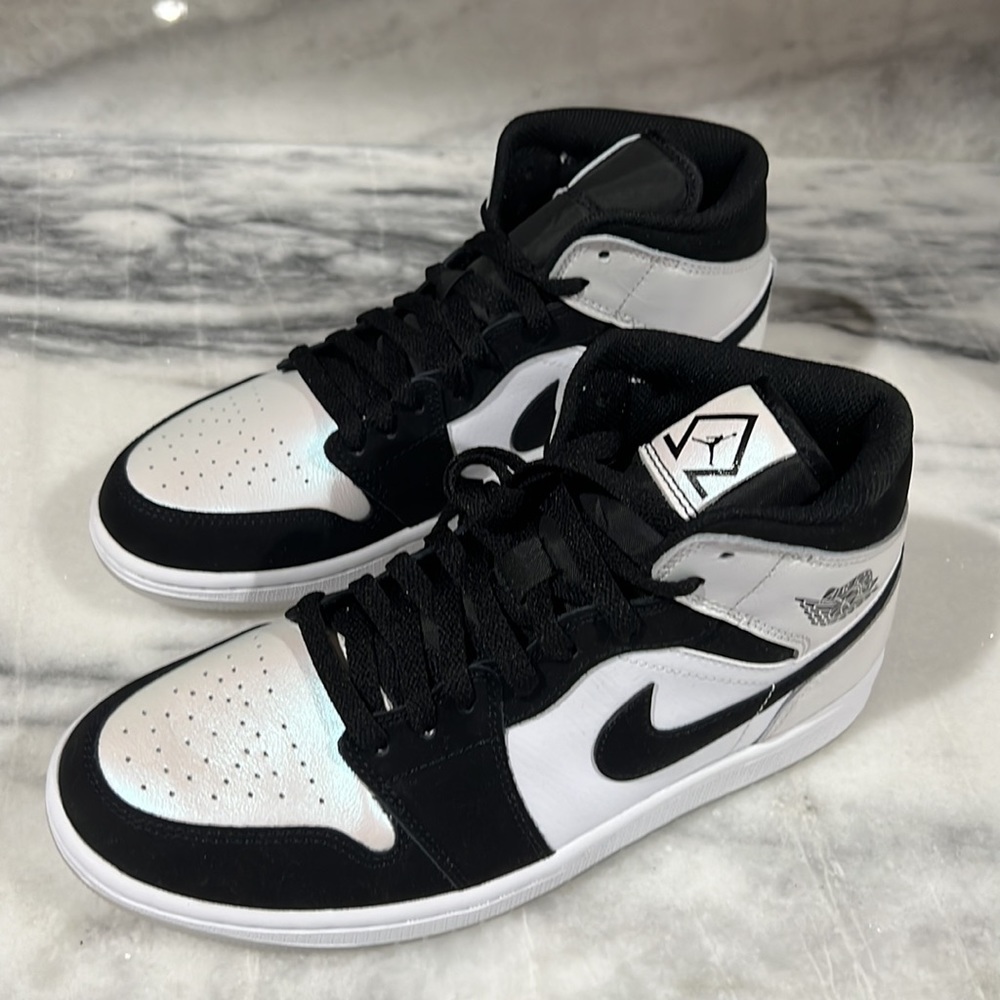 Air Jordan 1 Mid SE Diamond